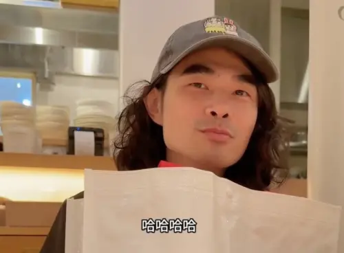 AAA接機竟碰百萬YouTuber！DK高雄出關見千名粉絲超驚恐：花惹發
