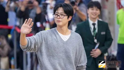 ▲朴寶劍下午風塵僕僕抵達高雄，晚間選擇在地小吃祭五臟廟。（圖／記者陳雅蘭攝影）