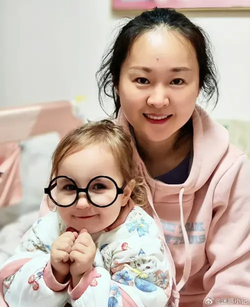 ▲楊寅馨與媽媽。（圖／翻攝自微博）