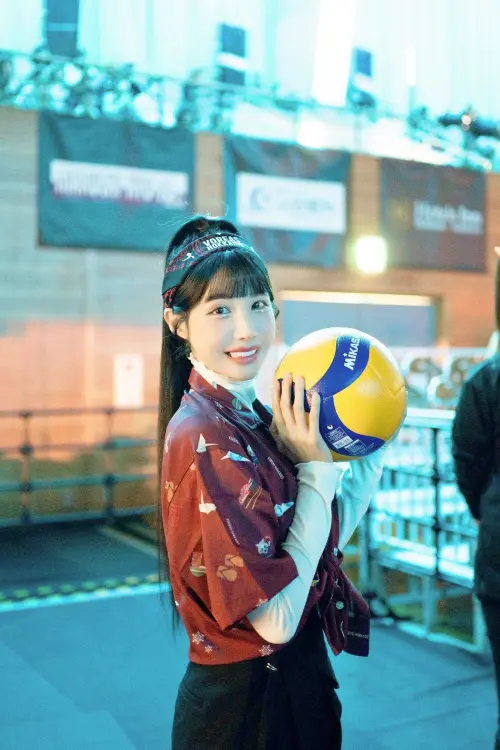▲筠熹10月份受邀到北海道擔任排球開球嘉賓。（圖／樂天桃猿提供）