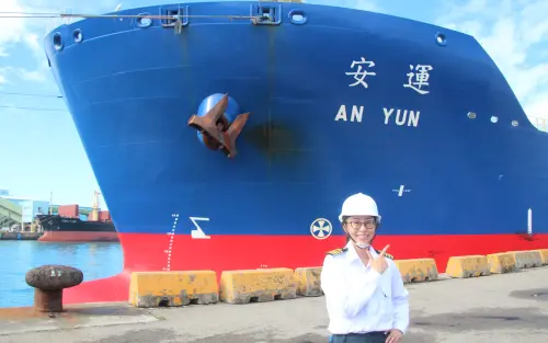 航駛船隊中的「巨無霸」　中油首位女船長林嘉玲談盡海上甘苦
