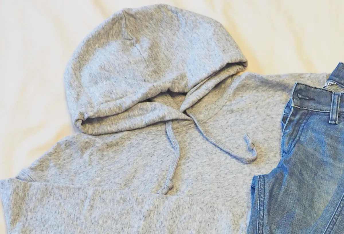 帽T抽繩脫落了怎麼辦？神人「1招」10秒救回 眾實測成功：長知識