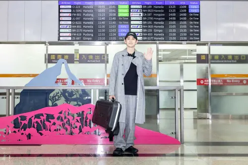 ▲町田啓太手上的樂器讓不少粉絲都十分期待。（圖 / COME ON JKSSP）