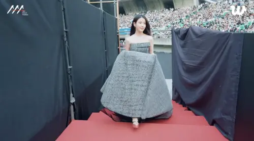 ▲AAA IU（圖／WEVERSE）