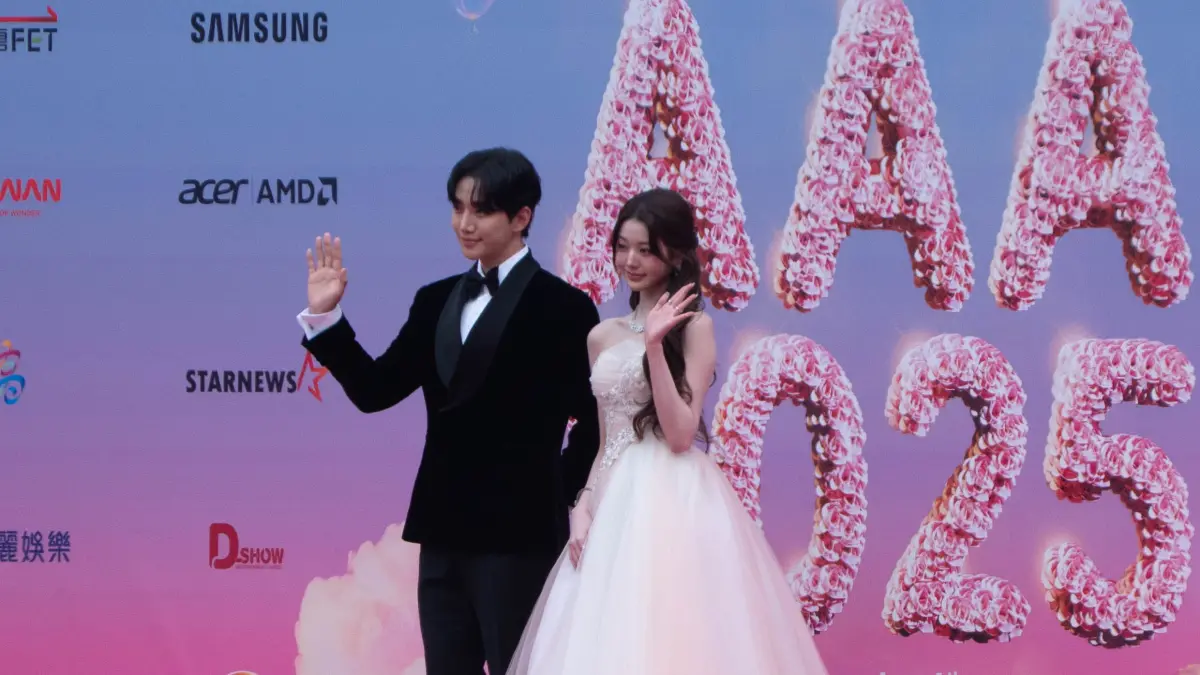 直擊／IVE張員瑛女王氣場全開！戒指意外噴飛 她一秒化解超優雅