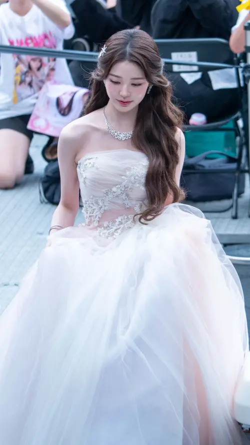 ▲張員瑛禮服造型，氣質超優雅。（圖／讀者提供）