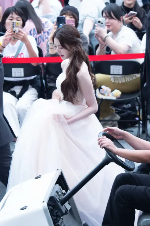 ▲張員瑛即便戒指掉落仍不慌不忙，全程保持優雅。（圖／讀者提供）