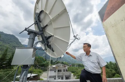 ▲為了達成全台各地皆不再有「通訊孤島」的目標，孫堂霖與同仁從海纜搶修到離島升級從不缺席。（圖／文總提供）