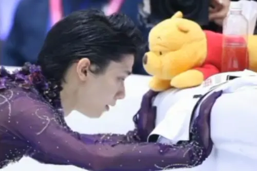 ▲羽生結弦選手時期參加比賽時，都會帶著維尼玩偶。（圖／資料畫面）