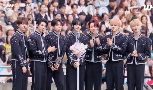 AAA／AHOF奪最佳新人！台灣、中國籍成員都缺席　剩7人上台領獎
