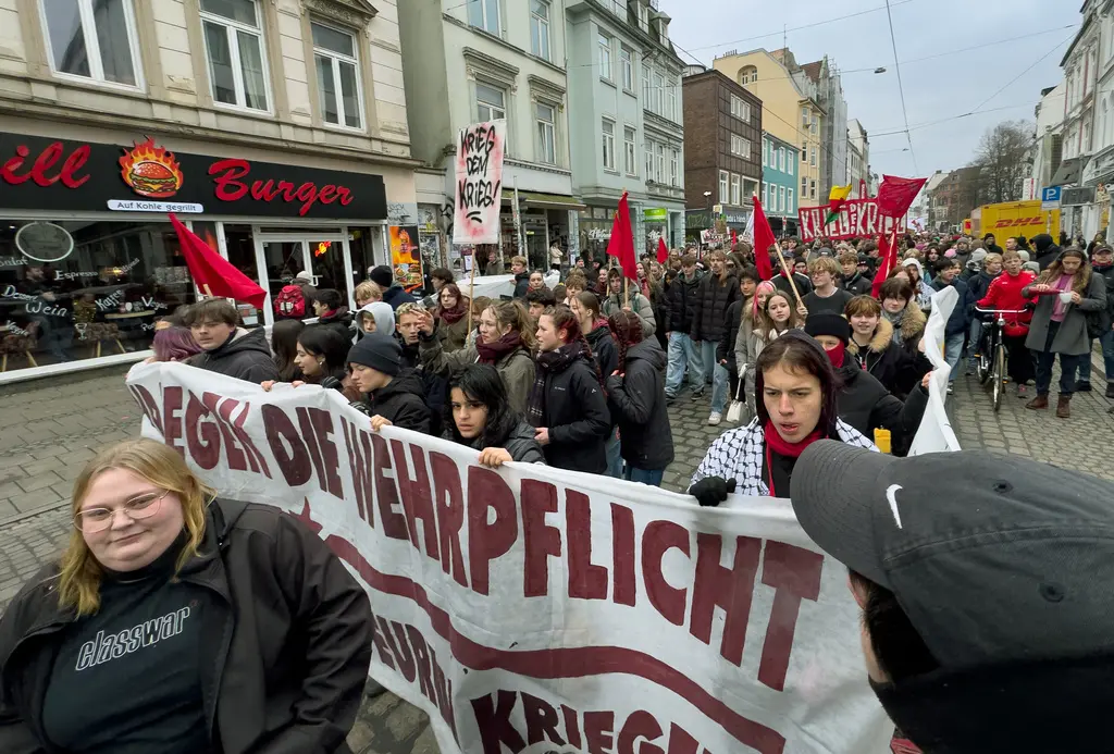 德國通過新兵役法擴大軍隊規模！不滿學生群起罷課抗議