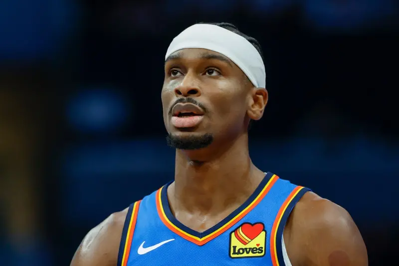 ▲奧克拉荷馬雷霆當家球星「SGA」亞歷山大（Shai Gilgeous-Alexander）本季打出震撼全聯盟的史詩級表現，效率全面提升到歷史罕見的高度，甚至其進階數據「EPM」已經超越了2015-16賽季的柯瑞。（圖／美聯社／達志影像）