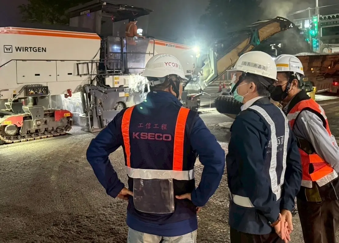 視察高捷黃線澄清路段夜間刨鋪 吳嘉昌強調工安無假期