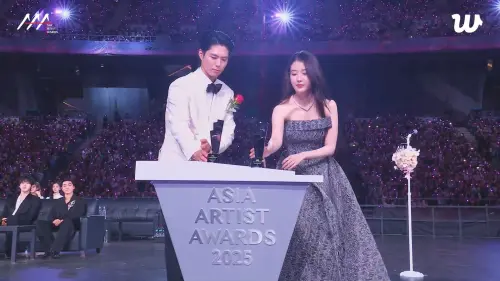 ▲AAA／IU、朴寶劍拿下最佳CP！《苦盡柑來》愛純、寬植合體太甜了（圖／翻攝自Ｗeverse）