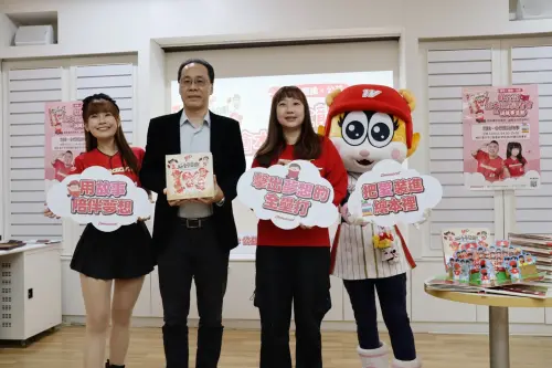 ▲味全龍今日於臺北市立圖書館總館舉辦《味全龍繪本捐贈記者會暨說故事活動》，宣布捐贈100本《WOW！全壘打囉！》立體有聲繪本予臺北市立圖書館及所屬分館，持續推動閱讀公益，以實際行動支持兒童閱讀與教育推廣。（圖／味全龍提供）
