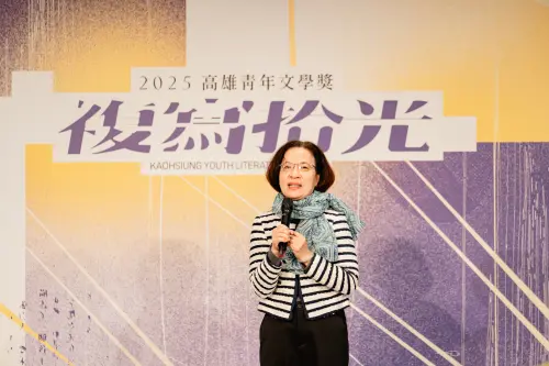 ▲ 高市府文化局副局長簡美玲致詞勉勵得獎者，「文字可以給自己，也可以給周邊的人力量，希望這些創作者，未來的路也能愈走愈廣」。（圖／高市圖提供）