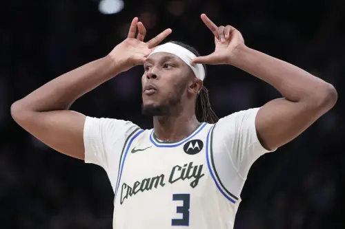 ▲金州勇士傳出有意網羅密爾瓦基公鹿中鋒透納(Myles Turner)，作為球隊補強禁區的頭號目標。由於勇士本季引進的霍佛德(Al Horford)表現不如預期，若公鹿因「字母哥」離隊而展開重建，勇士將不惜送出年輕潛力股進行交易。（圖／美聯社／達志影像）