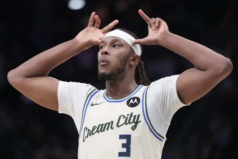 ▲金州勇士傳出有意網羅密爾瓦基公鹿中鋒透納(Myles Turner)，作為球隊補強禁區的頭號目標。由於勇士本季引進的霍佛德(Al Horford)表現不如預期，若公鹿因「字母哥」離隊而展開重建，勇士將不惜送出年輕潛力股進行交易。（圖／美聯社／達志影像）