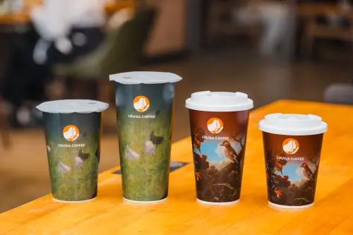 ▲路易莎咖啡聯名「維也納美景宮百年花繪名作展」。（圖／路易莎咖啡 louisacoffee.co）