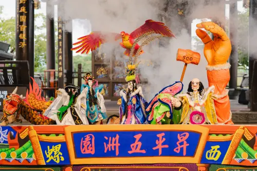 ▲昇平五洲園《怪俠笑傳》讓觀眾在笑聲中看見傳統技藝的獨有魅力。（圖╱全聯提供）