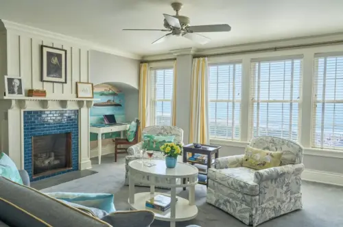 ▲「海洋之家」入住費用不便宜，這樣的房型一晚要價台幣至少22萬。（圖／摘自 Ocean House RI 臉書）