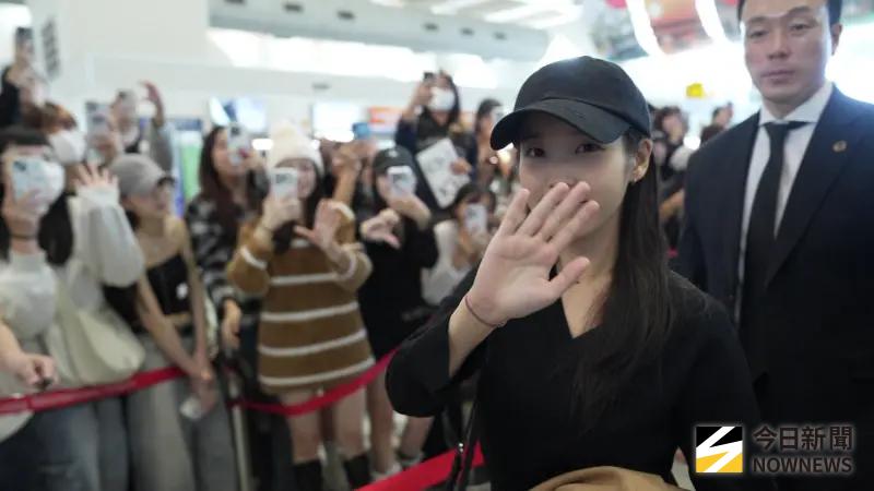 ▲CORTIS、IU（如圖）來台參加AAA並奪得大獎後，今早搭機離台，零瑕疵面貌震撼全場。（圖／記者陳雅蘭攝）