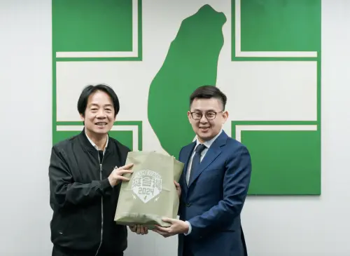 藍青年軍稱軍購1.25兆沒內容！卓冠廷細數7項打臉：全場靜默2秒
