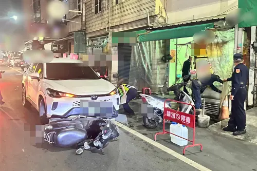 內埔鄉昭勝路香雞排店遭自小客車衝撞
