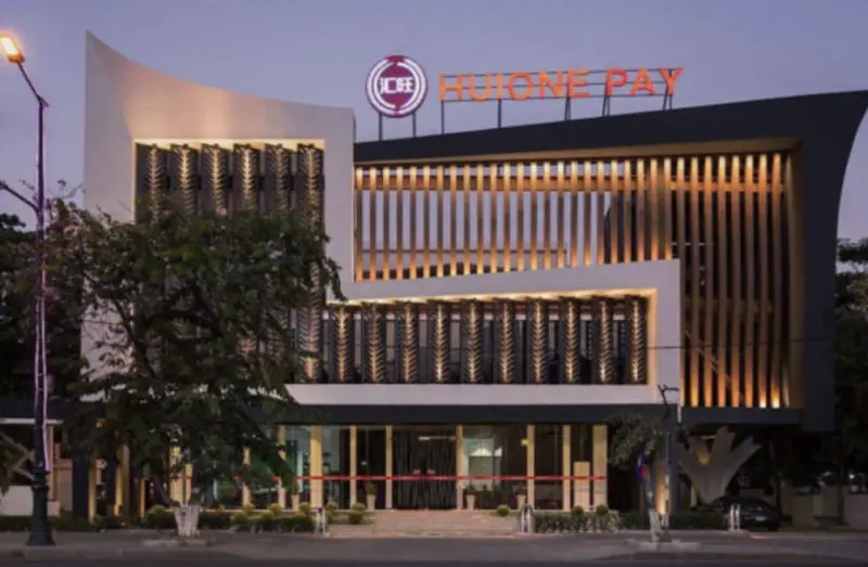 ▲遭國際制裁掀起擠兌潮的匯旺支付（Huione Pay）宣布凍結提款並暫停營運。（圖／翻攝自The Banker）