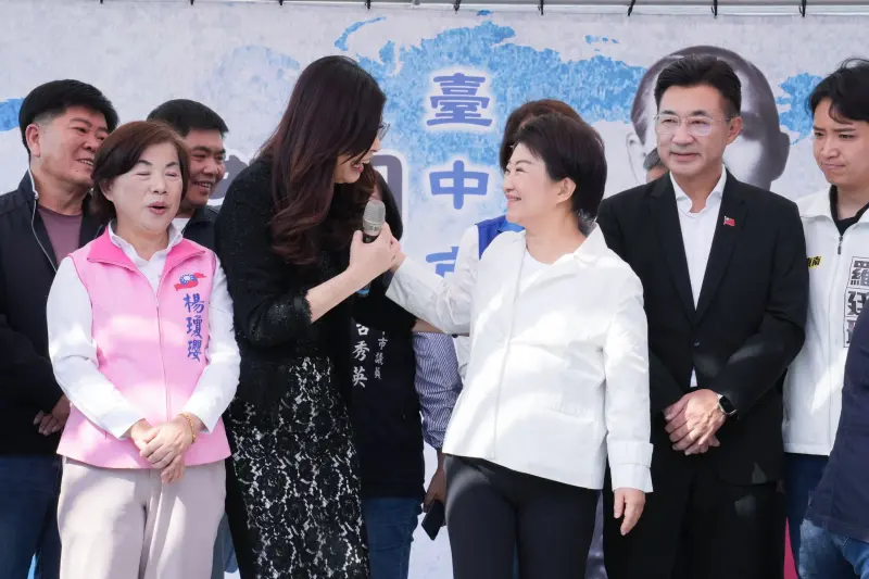 ▲台中市長盧秀燕今天和鄭麗文同台。（圖／讀者提供）