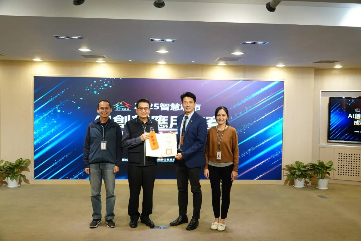 ▲中市交通局推動go公車服務e碼通，整合各項資訊並納入票證服務，獲得智慧城市ai創新應用特優獎(圖／柳榮俊攝2025.12.7)