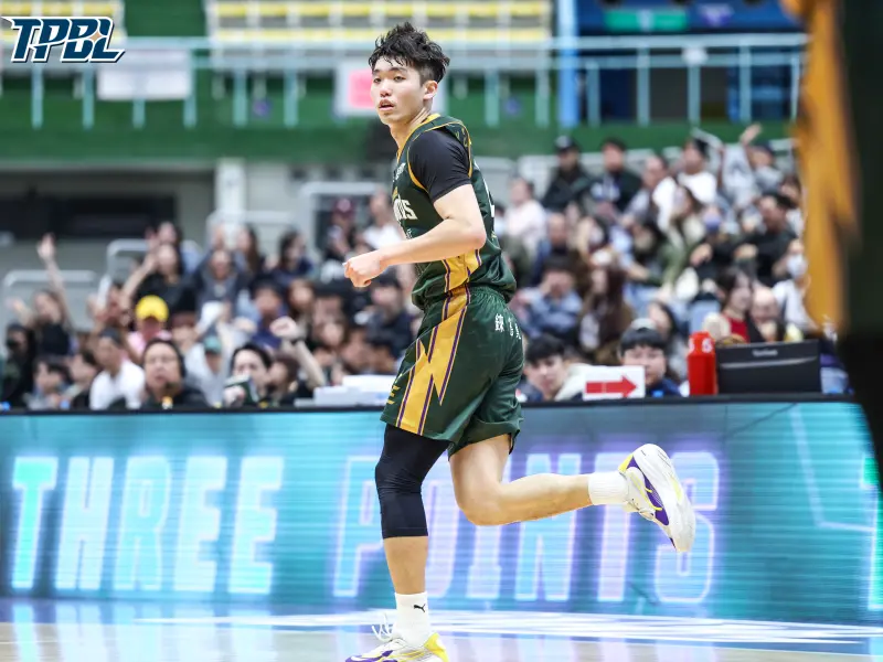 ▲董永全本季場均上場時間大約8分鐘，場均得分也只有1.8分、1.5籃板、0.2助攻，此役竟在第三節火力全開、砍進3記三分，攻下職業生涯新高的9分。（圖／TPBL提供）