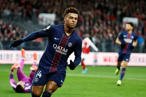 ▲年僅19歲的法國天才杜埃（Désiré Doué）在2025歐冠決賽大放異彩，以兩進球一助攻主宰全場，成為巴黎聖日耳曼奪下隊史首座大耳朵盃的重要功臣。（圖／美聯社／達志影像）