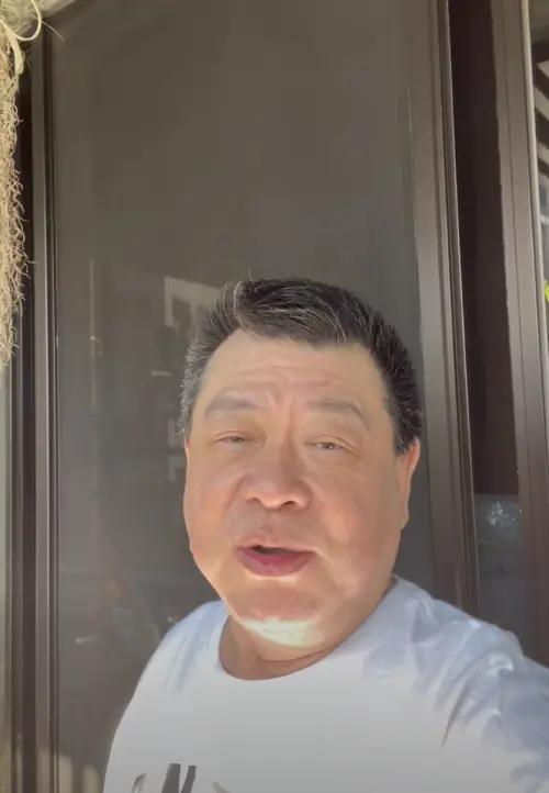 ▲孫德榮（如圖）拍片報平安，看起來身體依舊硬朗，打破外界所傳的吐血謠言。（圖／孫腫來了 臉書）