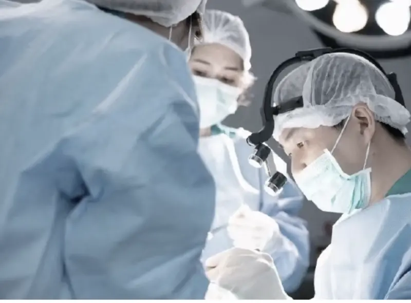 ▲泰國醫美產業持續擴張，診所與醫院競爭白熱化，市場規模預估2026年突破700億泰銖。（圖／翻攝自Thaisettakij）