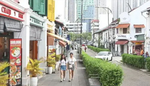 令吉升值人潮銳減　新山年終旺季失色、商家估新加坡客少了三成
