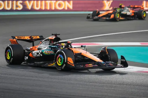 ▲麥拉倫以皮亞斯特里的硬胎長距離策略成功封死紅牛戰術空間，使維斯塔潘無法複製 2016 年的壓車戰法。一旦放慢速度，他便會立即遭皮亞斯特里超越並失去年度冠軍主導權，成為諾里斯奪冠的關鍵佈局。（圖／美聯社／達志影像）