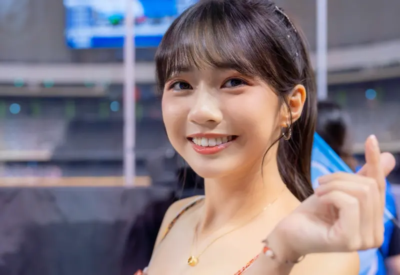 ▲外型甜美的慈妹（如圖）早就名花有主，被爆和男友交往多年，對方是在綠島開民宿的老闆，兩人的社群經常出現相同足跡放閃。（圖／慈妹IG@j.oycee377）