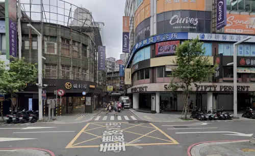 ▲板橋府中商圈，定食8、爭鮮氣爆前街景。（圖／翻攝自Google Maps）