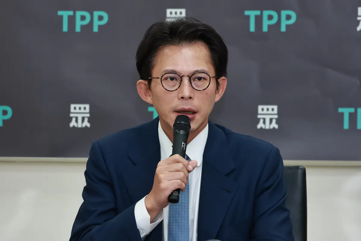 ▲民眾黨主席黃國昌遭網紅四叉貓爆料，其座車有11張違規罰單欠繳。（圖／民眾黨提供）