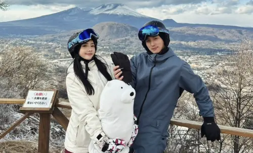 ▲小煜（右）今（8）日宣告和言言結束婚姻關係，在9月時簽字離婚，他也透露是經過沉澱後做出的決定。（圖／翻攝自IG@yangchiyu）