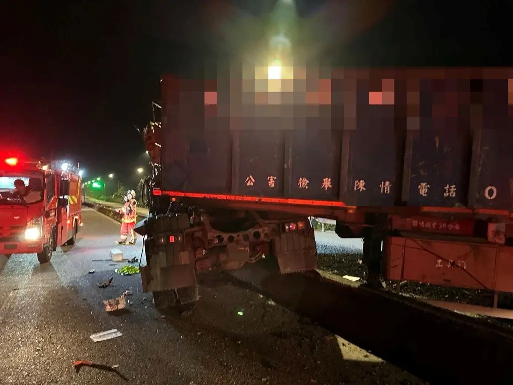 台2線驚悚連環車禍！大貨車失控衝對向波及5車 駕駛慘卡駕駛座亡