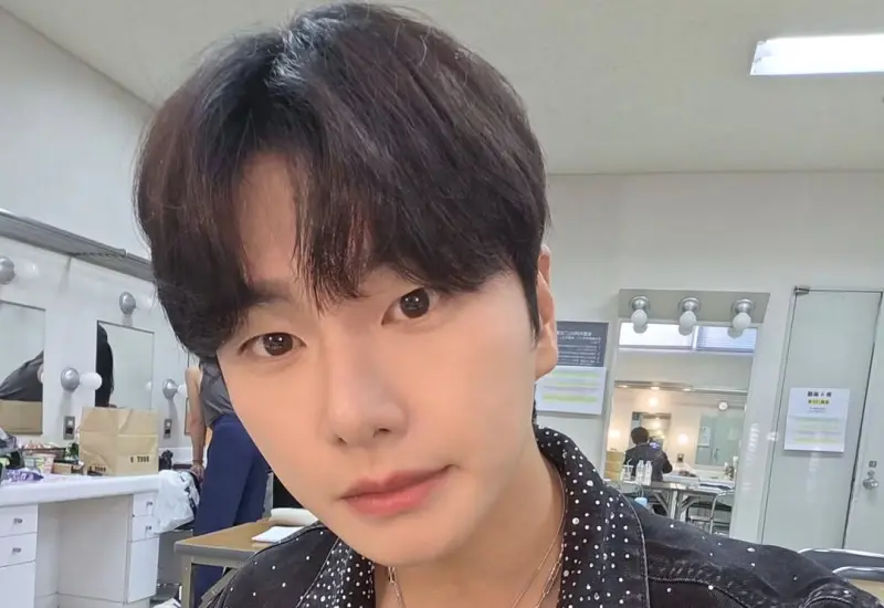 ▲李伊庚（如圖）因私生活爭議的關係工作全丟，上週好不容易重返螢光幕前，來台出席AAA，卻因得獎感言疑似跳過劉在錫引發討論。（圖／IG@luvlk89）