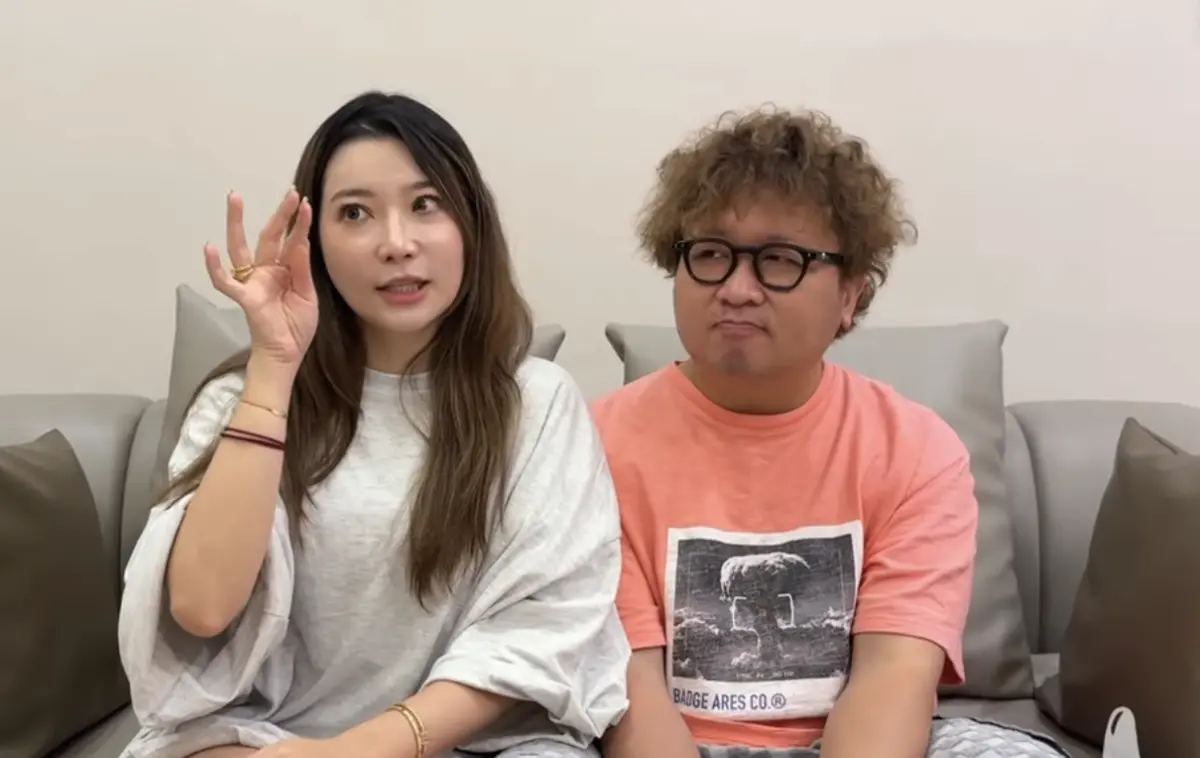 ▲演藝圈夫妻檔納豆、依依（左）月初宣布懷孕喜訊。昨（20）日深夜，依依透露自己碰上「孕期大魔王」，因為荷爾蒙變化，情緒總是沒理由低落。（圖／翻攝自YouuTube  YYC陳依依）