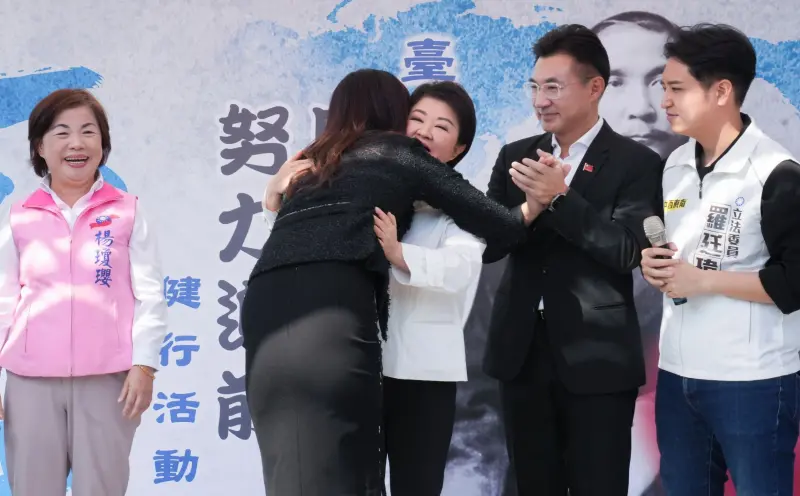 ▲不管主角是不是她，楊瓊瓔在公開場合總是笑口常開，讓人印象深刻。（圖／讀者提供，2025.12.08）