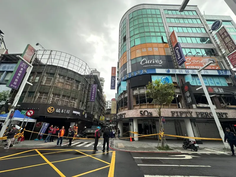 ▲新北板橋府中商圈的「定食8」發生氣爆，結構技師戴雲發表示，基本上瓦斯氣爆對建築主結構不太會有影響。（圖／翻攝自新北市議員黃淑君臉書）