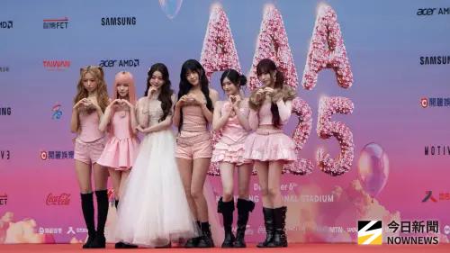 ▲張員瑛（左3）21歲就以137億全款買豪宅，能力十分驚人。（圖／讀者提供）