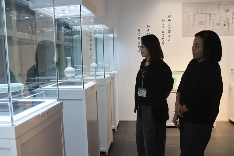 ▲國立臺灣美術館12月9日至20日將首度在台公開展出「文會圖」中描繪的珍稀實物「桃型盤」(圖／華巍藝術提供2025.12.8)