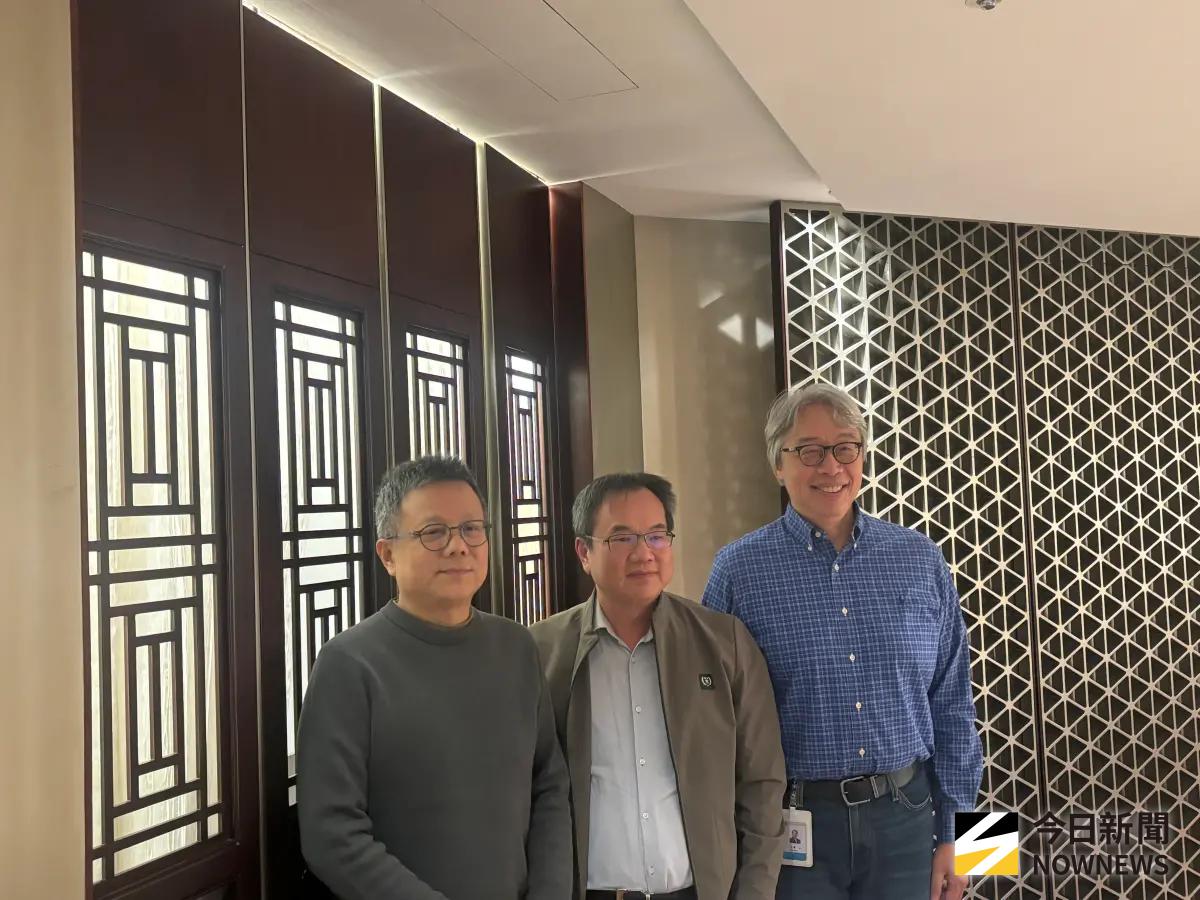 ▲國邑董事長王建治（中）、副董事長嚴麟權（左）、總經理甘霈（右）。（圖／記者李青縈攝）