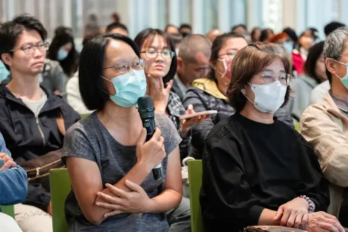 ▲預留醫師QA環節，讓住戶提問，現場氣氛互動熱絡